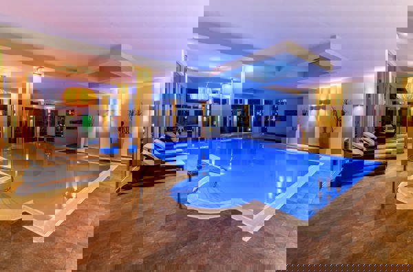 Hotel Waldhof****S - Hallenbad